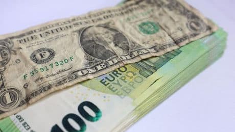 Schwache US-Währung: Sinkender Dollar schlecht für Bayerns Industrie