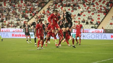 Gaziantep FK, 4 maç sonra puanla tanıştı