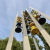 „Glockenstille“: Die Künstlerin Annette Paul hüllt das Glockenspiel auf der Potsdamer Plantage in Filz ein