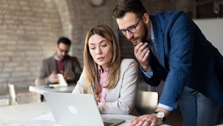 «Il devient urgent de prendre ce virage» : l’IA encore trop peu utilisée en entreprise aux yeux des salariés, selon une étude