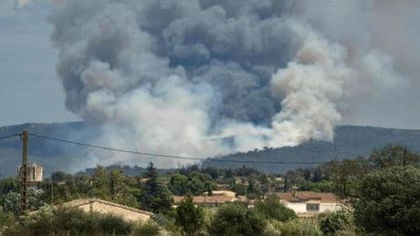 Près de Narbonne, un feu parcourt 1 000 hectares, entraînant la fermeture de l’autoroute A9