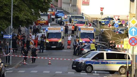 Mann schießt nach Tankstellen-Überfall auf Polizei – Polizist stirbt im Einsatz