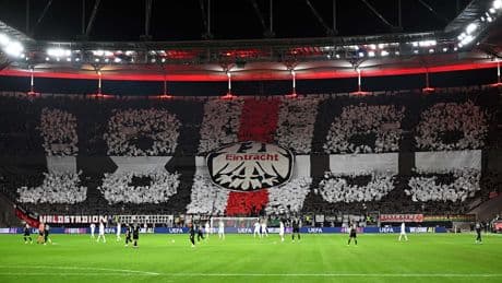 Aus Sicherheitsgründen - Eintracht baut Ampeln vor Ultra-Blöcke