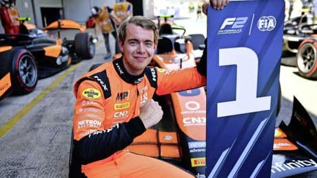 Richard Verschoor wint sprintrace in Formule 2 en houdt aansluiting met de top