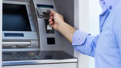 Scheine im Automat vergessen! Was dann mit dem Geld passiert