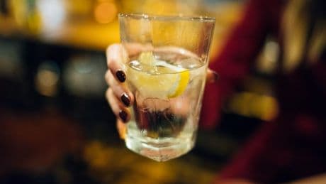 Does drinking alcohol in the sun really get you drunk faster? A doctor shares their verdict