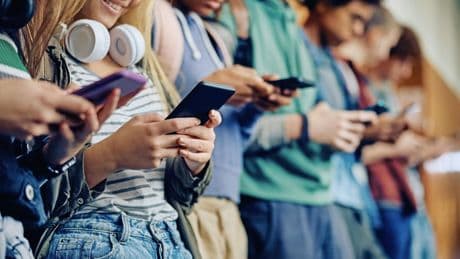 Derrière les forfaits mobiles XXL, une facture salée pour l’environnement