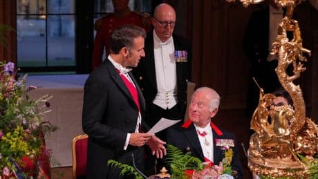«Parlez anglais !»: un média britannique fustige Emmanuel Macron pour son «manque de courtoisie» au banquet royal