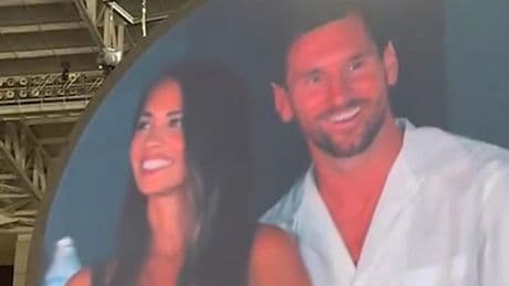 Bijzondere gast duikt op op kiss cam tijdens concert Coldplay