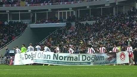 Sosyal medyada tepki çekti: Erkek sporculara ‘normal doğum’ pankartı!