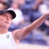 Swiatek begins US Open title bid with comfortable win