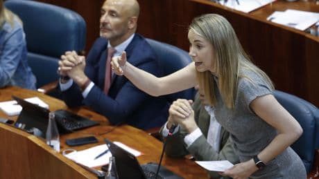 La República de los Tonnntos: Ridículo mayúsculo de la portavoz del PSOE en la Asamblea al recitar los mandamientos