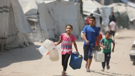 Reaktion auf Kritik: Israel wirft Hilfsgüter über Gaza ab