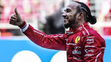 Hamilton: età, carriera, la lotta al razzismo, i flirt con le modelle, i record, lo stipendio. Chi è il pilota britannico della Ferrari