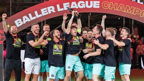 Karriere-Ende im Sommer? - Poldi feiert Titel, aber lässt Zukunft offen