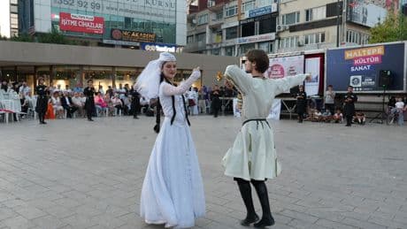Maltepe’de gerçekleşen Uluslararası Halk Dansları Festivali sona erdi