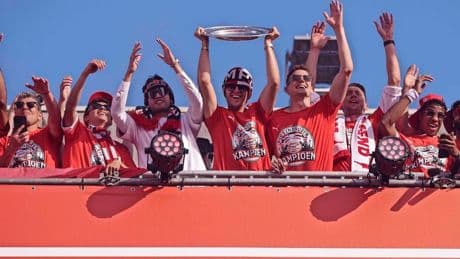 Herbeleef de huldiging van kampioen PSV voor een uitgelaten Eindhoven