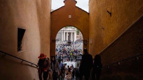 Presos, migrantes y trans despedirán el féretro del Papa en Santa María la Mayor