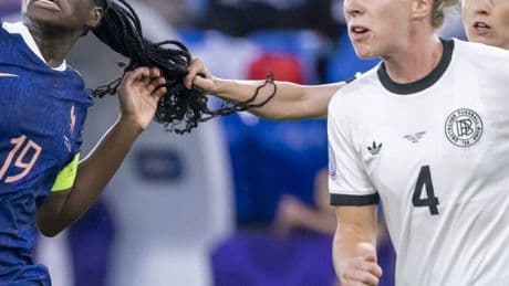 Am Zopf gezerrt: DFB-Sportdirektorin verteidigt Rotsünderin Hendrich
