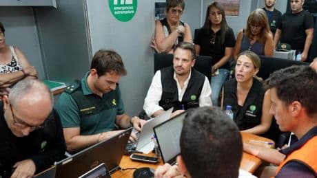 El incendio de Jarilla está 'completamente desbocado' y a 7 kilómetros de Castilla y León