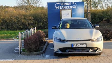 Nicht mehr umsonst, aber günstig: Das kostet E-Auto-Laden bei Aldi