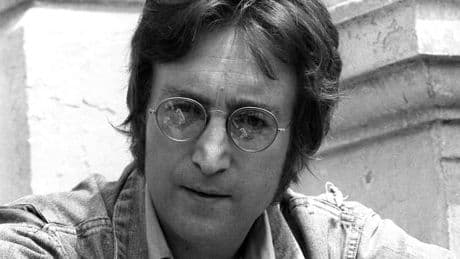 "Ne sois pas triste": une lettre de John Lennon à sa première épouse mise aux enchères à Londres