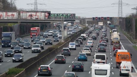 TUT-Schilder an der Autobahn: Sinnlos und viel zu teuer