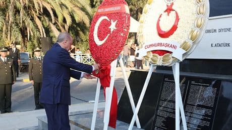 Başkan Erdoğan, KKTC'de Atatürk Anıtı'na çelenk sundu