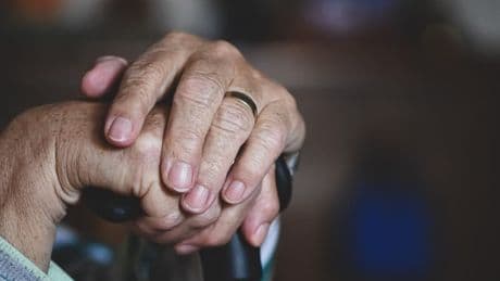 "Une menace pour les plus fragiles": l'Église de France incite les fidèles à interpeller leurs parlementaires sur la fin de vie