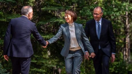 Kanzler-Gattin bei G7 - Charlotte Merz im Kreis der Mächtigen