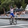Gele trui schittert in Etten-Leur en Primoz Roglic klopt favoriet Mathieu van der Poel