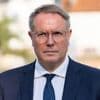 Auch Union soll zustimmen: Ministerpräsident Schweitzer fordert höhere Steuern für "Superreiche"