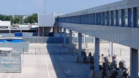 Renfe finaliza la reparación de la pasarela que conecta con la estación del aeropuerto de El Prat