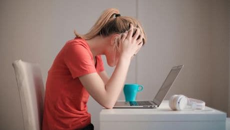 La majorité des salariés sont à la fois heureux et en situation de détresse au travail: un expert explique ce paradoxe