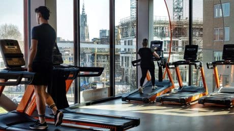 Aantal leden Basic-Fit groeit naar 4,5 miljoen, personeelskosten exploderen door 24/7 sporten