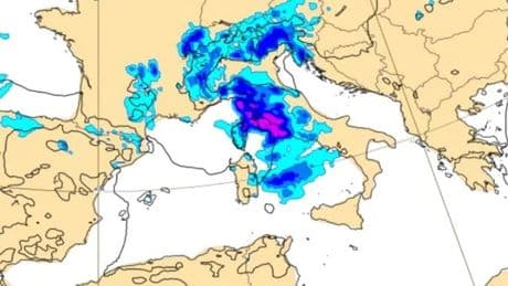 Meteo, temporali al Nord e ritorno dell'afa al Centro-Sud con una nuova ondata di caldo: le previsioni del weekend