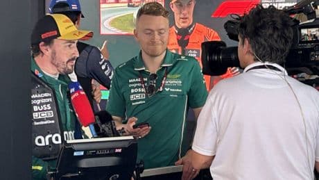 Cuando Alonso saludó a la grada en Montmeló: "Tengo coche para luchar en mitad de la parrilla"