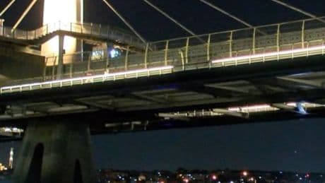 Haliç Metro Köprüsü'nden denize düşen kişi kayboldu