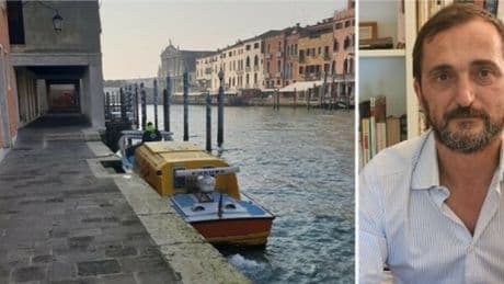 Ragazza aggredita da un uomo a pugni e calci in faccia, un passante interviene e la salva: «La picchiava con una violenza bestiale»