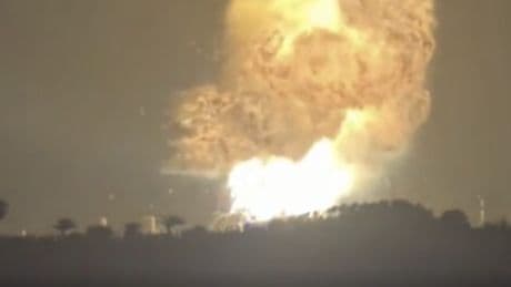 Ennesimo fallimento  per Starship SpaceX: il razzo esplode in Texas durante un test notturno