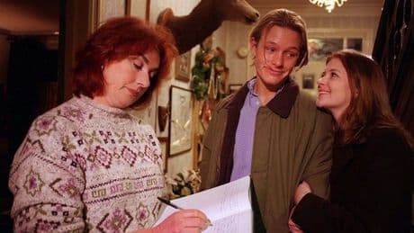 Coronation Street star looks 'unrecognisable' 28 years on from soap debut with new career