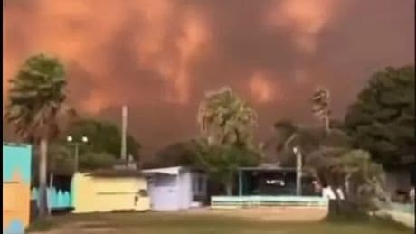 Spain wildfires force evacuation of restaurants and bars near holiday resorts