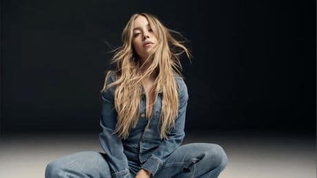 Kampagne für Modeunternehmen: Sydney Sweeney: Rassismus-Shitstorm wegen dieser Jeans-Werbung