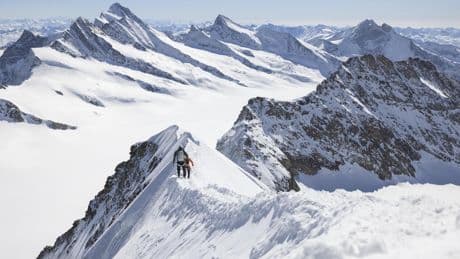Hallan los cadáveres de cinco esquiadores en el glaciar de Adler de los Alpes suizos