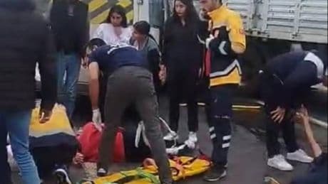 Urfa’da öğrenci servisi tıra çarptı: 8’i öğrenci 9 yaralı