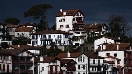 Logement : une remontée des taux risque d’entraver la reprise du marché immobilier