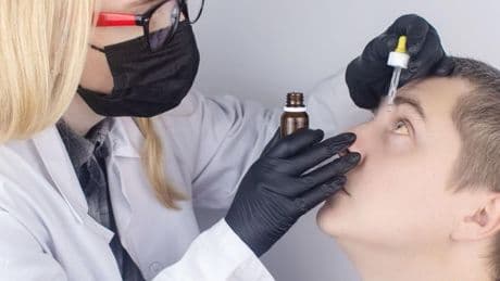 Aire acondicionado, cloro, sol...: las urgencias por conjuntivitis aumentan hasta un 30% en verano
