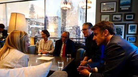 Meloni vede i leader Ue, il piano italiano per Gaza. Pressing sul cessate il fuoco: la premier incassa il sì di Macron, Starmer, Merz e von der Leyen