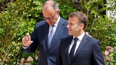 Merz a Macron: «Ombrello nucleare comune con Francia e Regno Unito»