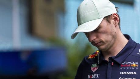 Verstappen door tijdstraf buiten de punten in sprintrace Miami
